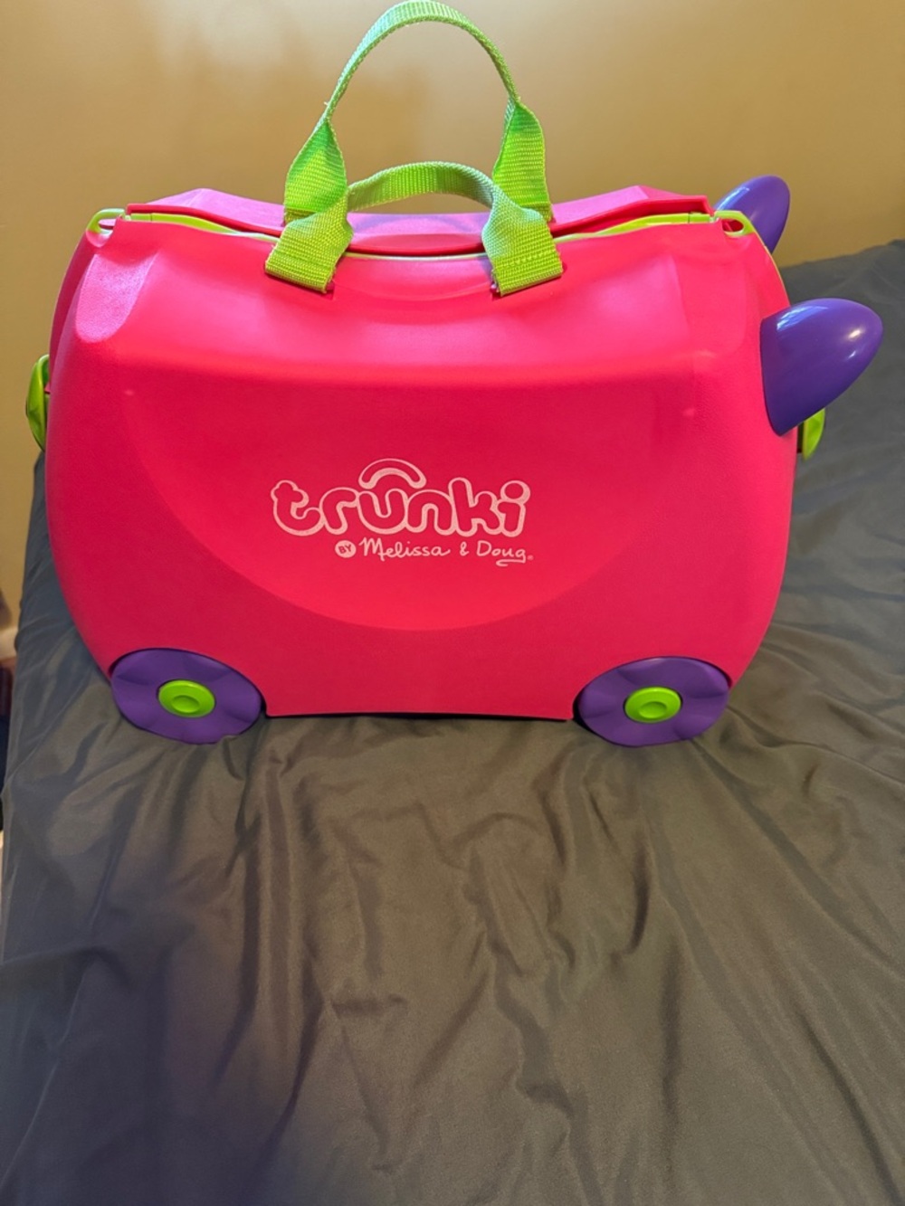 Trunki Children's Ride-On Suitcase - Bright Pink with Green Handles